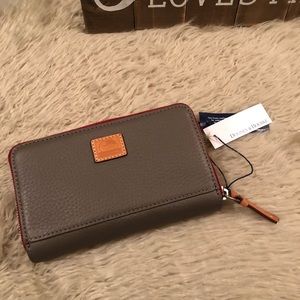 Dooney and Bourke zipper wallet